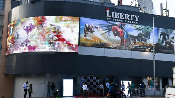 Display LED curvo Dimensão de tela personalizada para ambientes de temperatura extrema