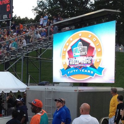 Outdoor LED Display Screen with 500*1000mm Custom Size Aluminum Cabinet and 2 Years Warranty for High Refresh Rate 1920Hz-3840Hz